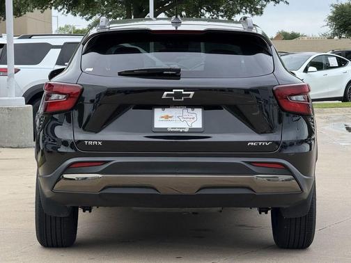 Mosaic Black Metallic 2026 Chevrolet Trax FWD ACTIV