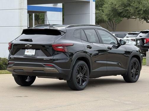Mosaic Black Metallic 2026 Chevrolet Trax FWD ACTIV