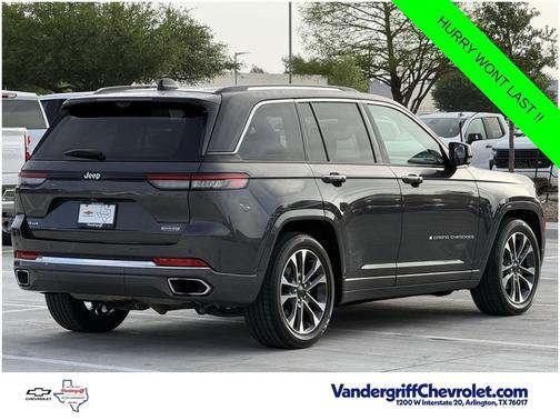 Baltic Gray Metallic Clearcoat 2023 Jeep Grand Cherokee Overland
