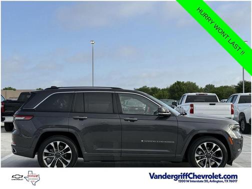 Baltic Gray Metallic Clearcoat 2023 Jeep Grand Cherokee Overland