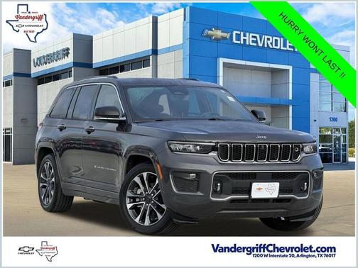 Baltic Gray Metallic Clearcoat 2023 Jeep Grand Cherokee Overland