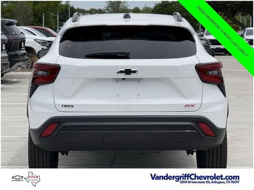 Summit White 2026 Chevrolet Trax FWD 2RS