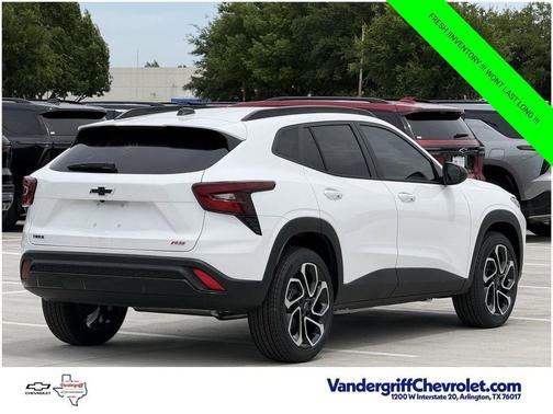 Summit White 2026 Chevrolet Trax FWD 2RS