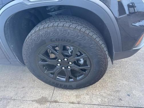 2025 GMC Acadia AWD AT4