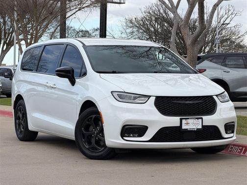 2024 Chrysler Pacifica Hybrid S Appearance Pkg