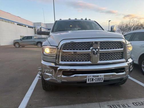 2018 RAM 3500 Laramie Crew Cab 4x4 8' Box