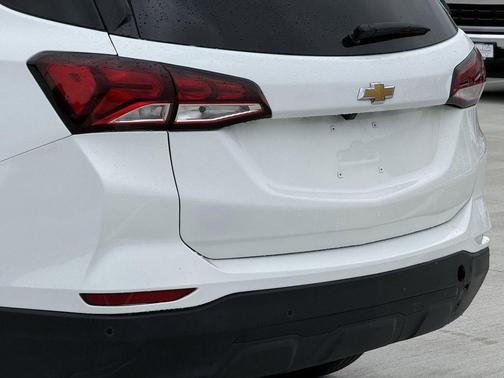Summit White 2022 Chevrolet Equinox LS