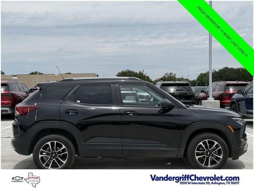 Mosaic Black Metallic 2025 Chevrolet Trailblazer LT
