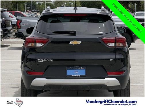 Mosaic Black Metallic 2025 Chevrolet Trailblazer LT