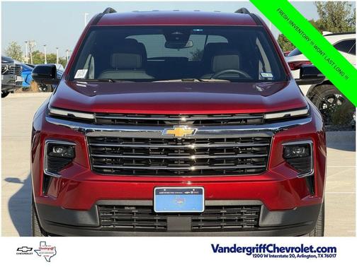 Radiant Red Tintcoat 2025 Chevrolet Traverse LT