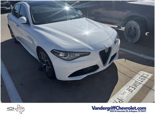2019 Alfa Romeo Giulia Base