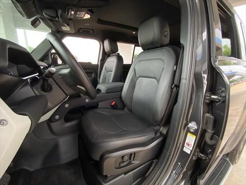 2023 Land Rover Defender 110 SE