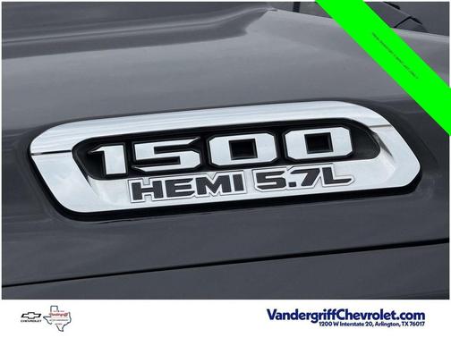 Diamond Black Crystal Pearlcoat 2019 RAM 1500 Big Horn