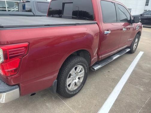 2017 Nissan Titan SV