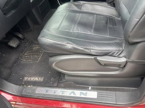 2017 Nissan Titan SV