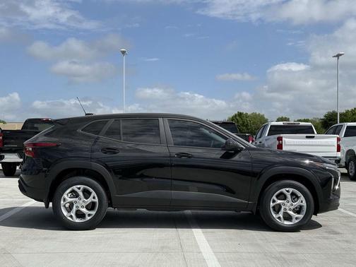 Mosaic Black Metallic 2026 Chevrolet Trax LS