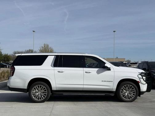 2024 Chevrolet Suburban LT