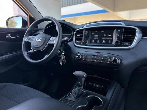 2020 Kia Sorento LX