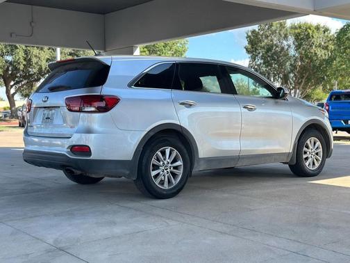 2020 Kia Sorento LX
