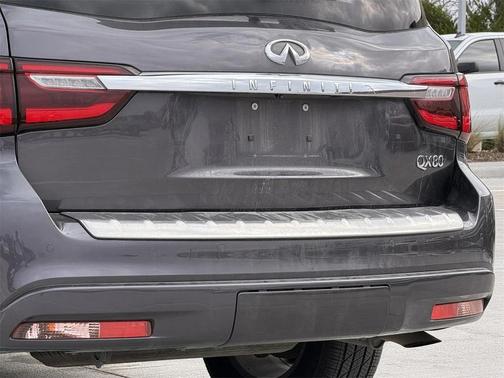 2022 INFINITI QX80 Luxe