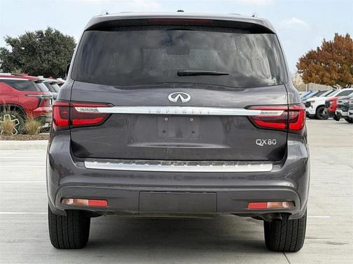 2022 INFINITI QX80 Luxe