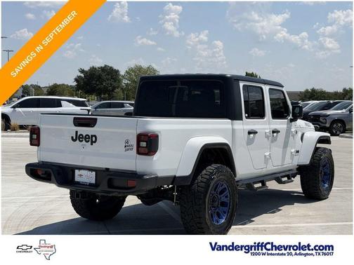 Bright White Clearcoat 2024 Jeep Gladiator Willys