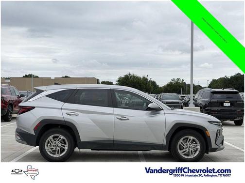 Shimmering Silver 2025 Hyundai TUCSON SE
