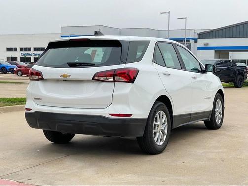 2023 Chevrolet Equinox LS