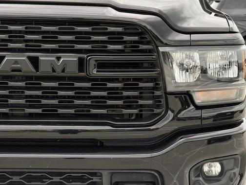 Diamond Black Crystal Pearlcoat 2022 RAM 2500 Lone Star Crew Cab 4x4 6'4' Box