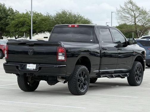 Diamond Black Crystal Pearlcoat 2022 RAM 2500 Lone Star Crew Cab 4x4 6'4' Box