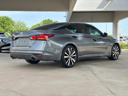 2021 Nissan Altima SR FWD