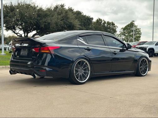 2023 Nissan Altima SR VC-Turbo FWD