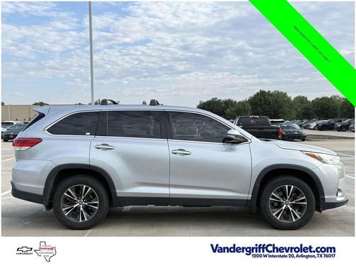 Celestial Silver Metallic 2019 Toyota Highlander LE