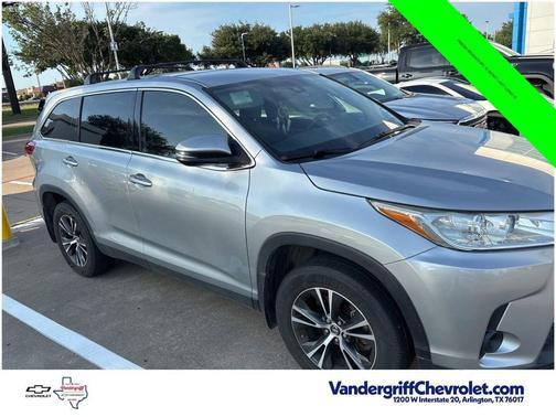 Celestial Silver Metallic 2019 Toyota Highlander LE