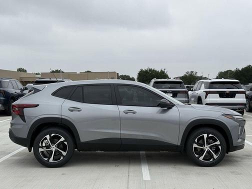 Sterling Gray Metallic 2026 Chevrolet Trax FWD 1RS