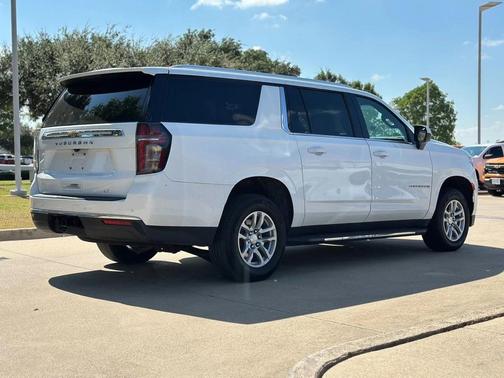 2023 Chevrolet Suburban LT