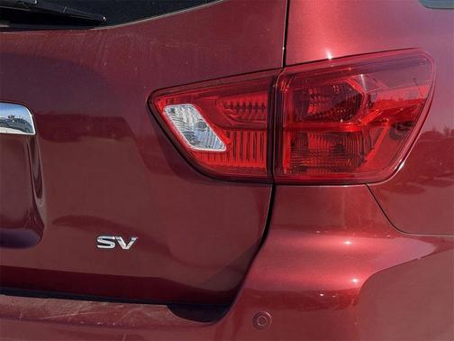 2017 Nissan Pathfinder SV
