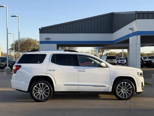 2023 GMC Acadia Denali
