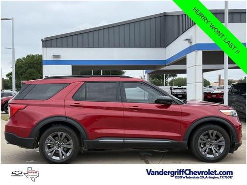 Rapid Red Metallic Tinted Clearcoat 2023 Ford Explorer XLT