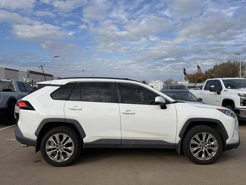 2020 Toyota RAV4 XLE Premium