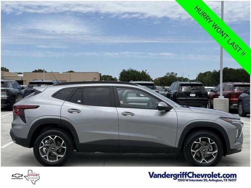 Sterling Gray Metallic 2025 Chevrolet Trax LT
