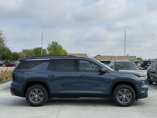 Lakeshore Blue Metallic 2026 Chevrolet Traverse LT