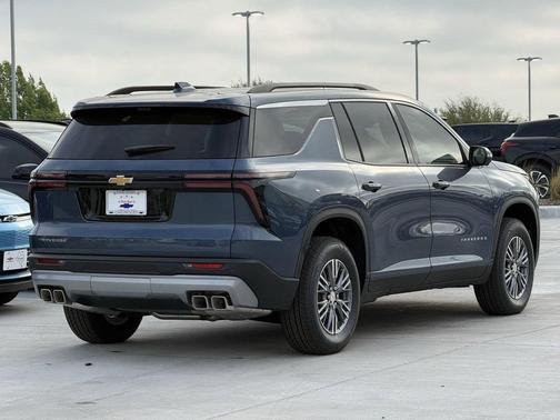 Lakeshore Blue Metallic 2026 Chevrolet Traverse LT