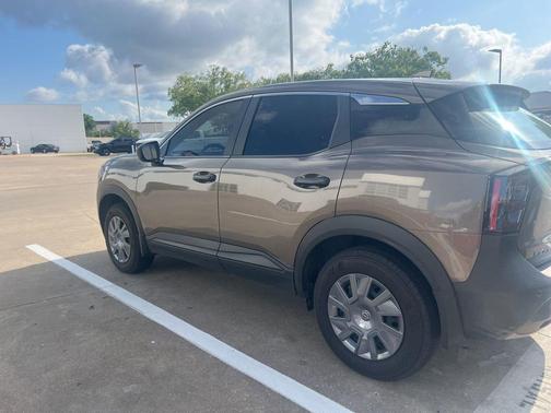 Canyon Bronze Metallic 2025 Nissan Kicks S