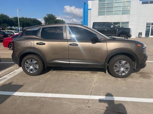 Canyon Bronze Metallic 2025 Nissan Kicks S