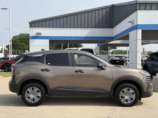 Canyon Bronze Metallic 2025 Nissan Kicks S