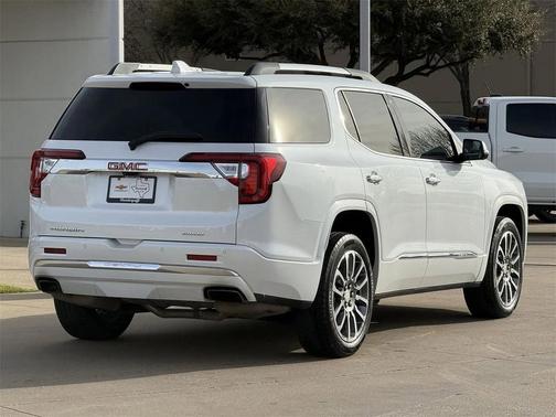 2023 GMC Acadia Denali