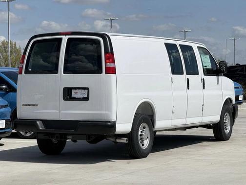 2026 Chevrolet Express 2500 2500 Extended Wheelbase, WT, RWD