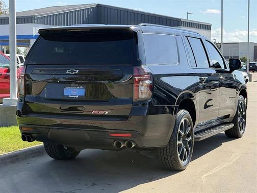 2023 Chevrolet Suburban RST