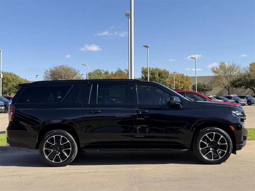 2023 Chevrolet Suburban RST